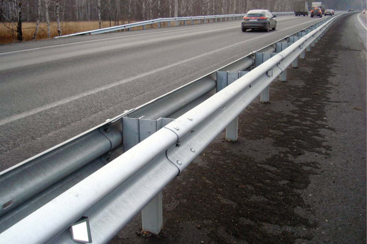 Ограждение металлическое барьерного типа по ТУ5216-001-03910056-98 (для автомобильных дорог, 11ДО, 11ДД до 350 кДж)